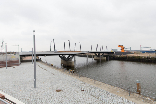 Illustration for article titled How Five of the World's Coolest New Bridges Stay Upright